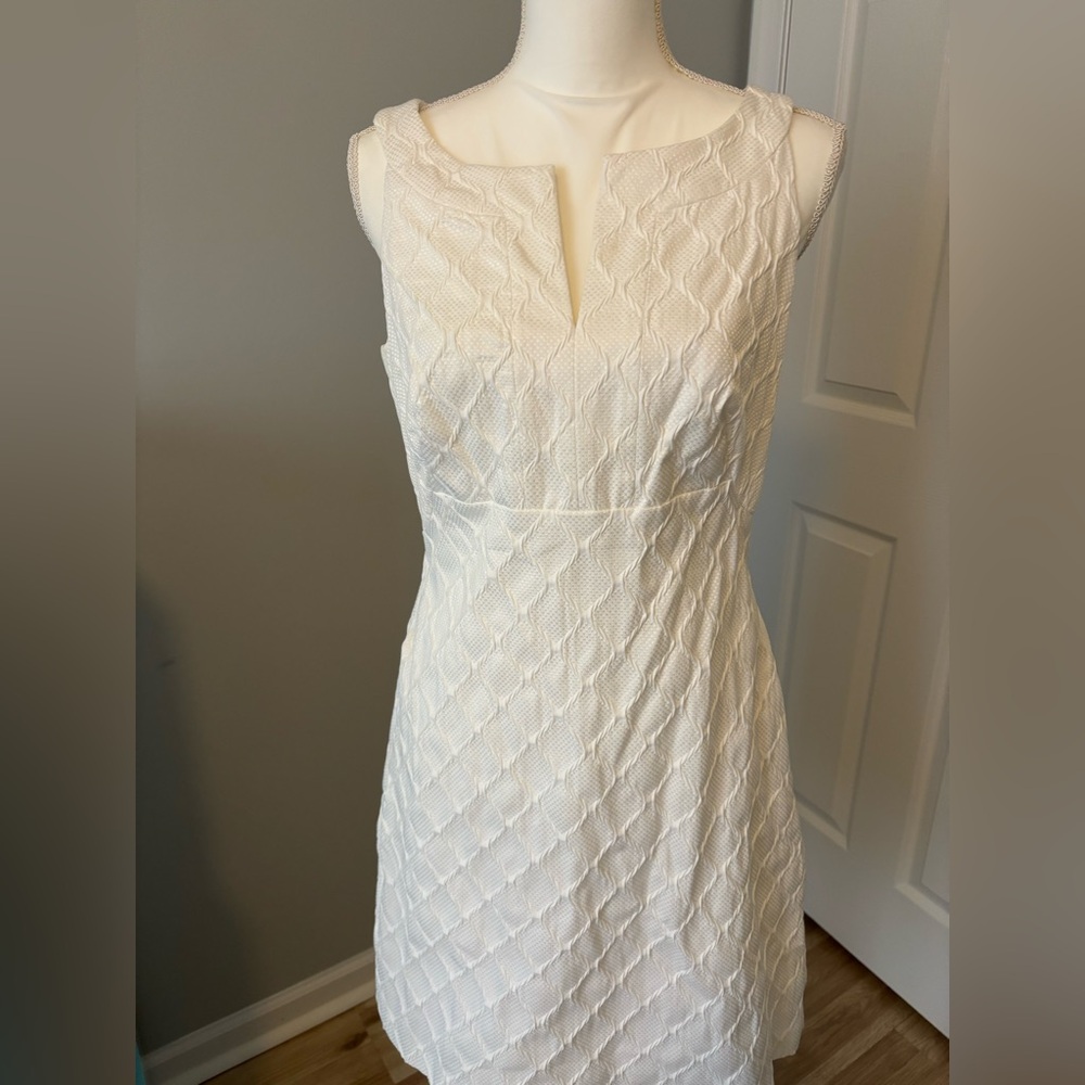 NWT White dress by White House Black Market size 6. - Picture 3 of 4